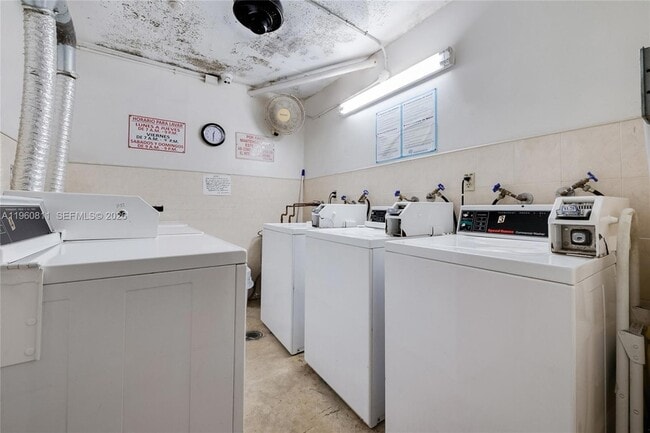 Building Photo - 1661 SW 3rd St