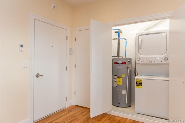 Building Photo - 23 E Main St