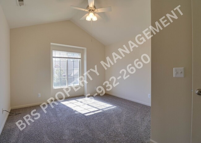 Building Photo - Shelby Twp 2 bedroom, 2 bath condo for lease.
