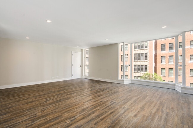 Building Photo - 227 E Walton Pl