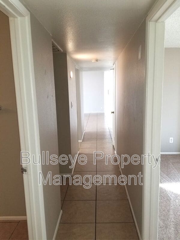 Building Photo - 7956 W Mariposa Dr