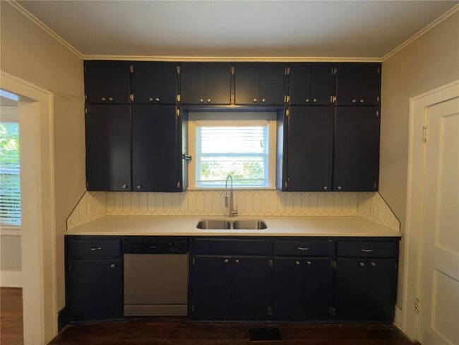 Building Photo - 1806 N Robinson Ave