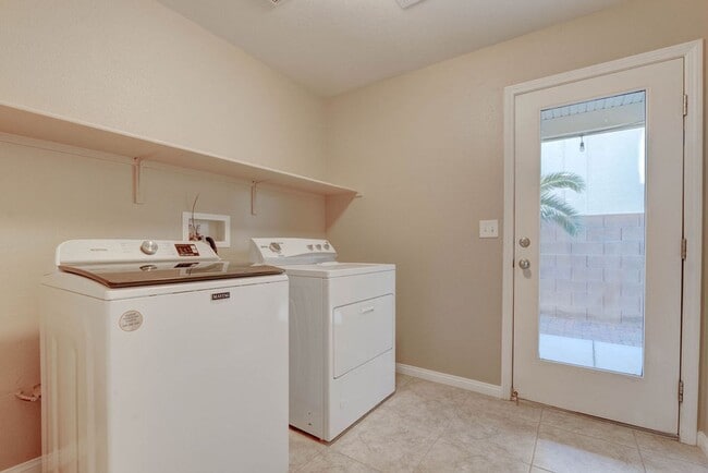 Building Photo - 10931 Sardinia Sands Dr