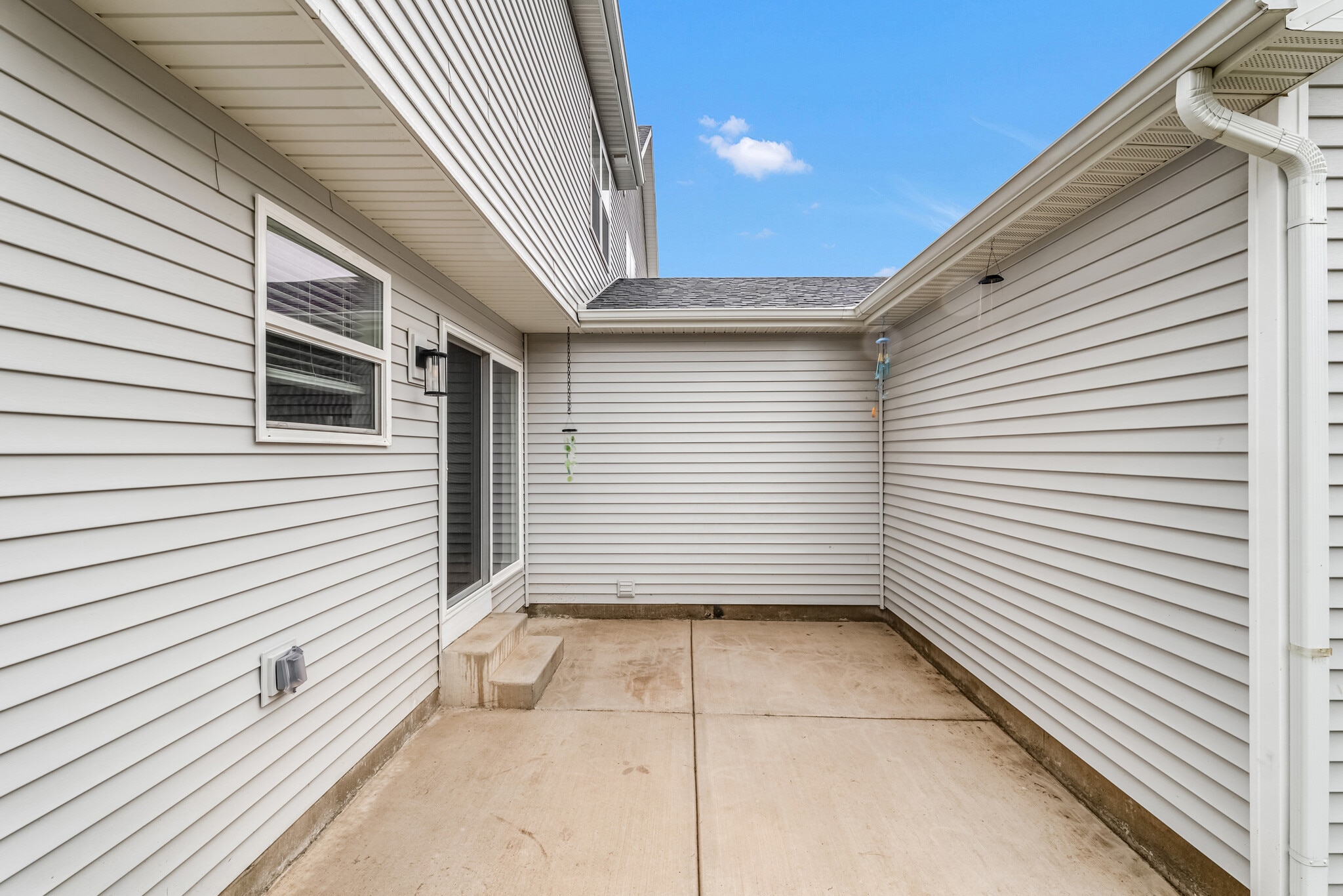 Building Photo - 1638 Happy Trails Rd