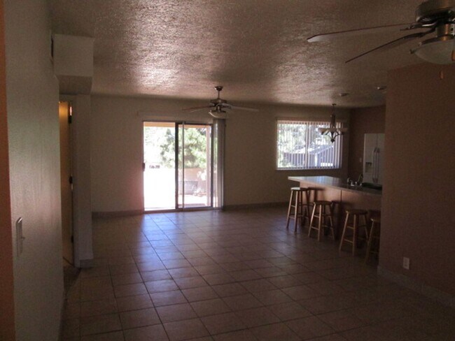 Building Photo - 1233 Stutz Dr NE