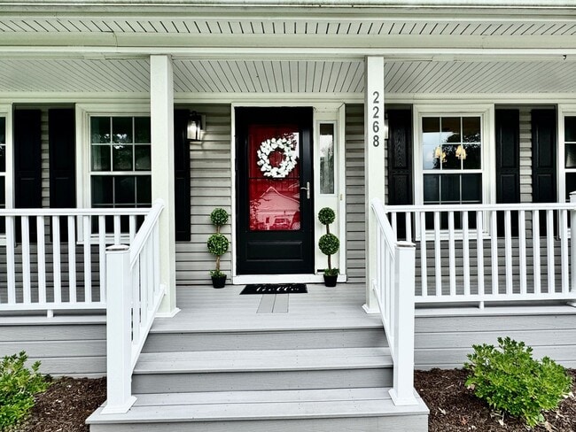 Building Photo - Ready NOW! A Spacious Home in Beautiful Pi...
