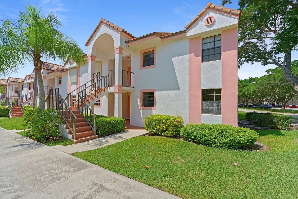 Building Photo - 2900 NW 5th Ave