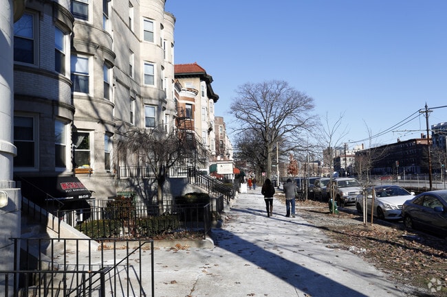 Building Photo - Commonwealth Apartments