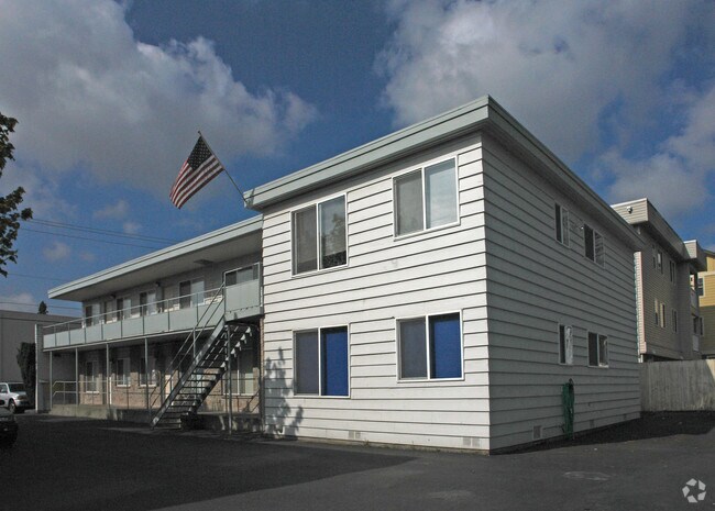 Building Photo - 926 N. 95th St