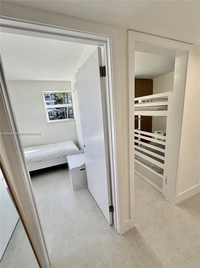 Building Photo - 555 Crandon Blvd
