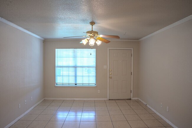 Building Photo - PRICE IMPROVEMENT NOW ONLY $1295!!!!!!
