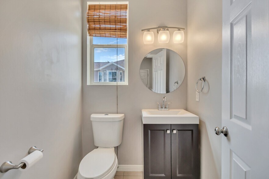 Building Photo - 8847 Mountain Vista Dr