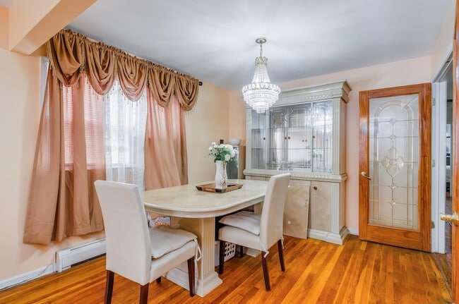 Building Photo - 310 Cator Ave