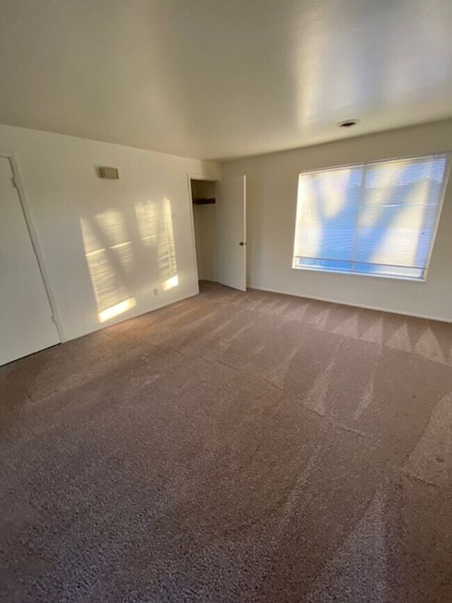 Building Photo - 178 W Colby Ln