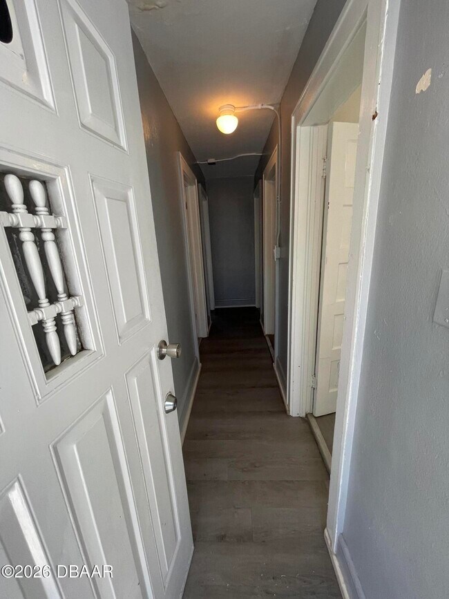 Building Photo - 411 N Oleander Ave