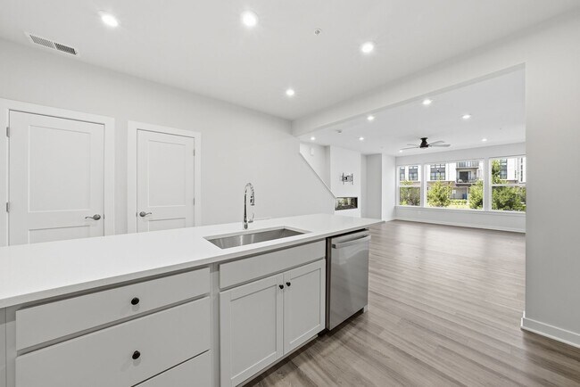 Building Photo - 43732 Transit Sq
