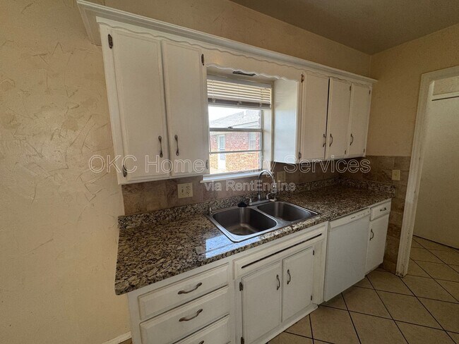 Building Photo - 3600 Willow Springs Dr