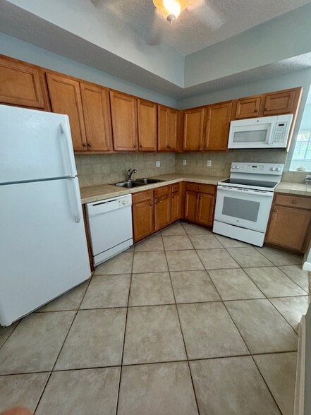 Building Photo - 524 7th Square SW