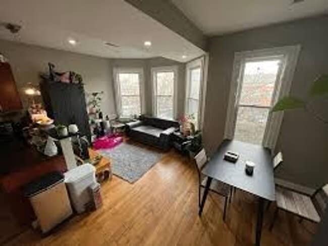 Building Photo - Convenient  Mission Hill Location, In-Unit Washer and Dryer, Eat-in Kitchen, Big Bedrooms