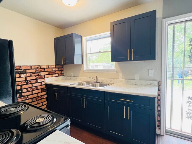 Building Photo - 4851 Castle Bow