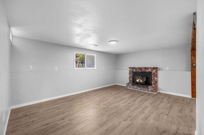 Building Photo - 111 S Ridgewood Dr
