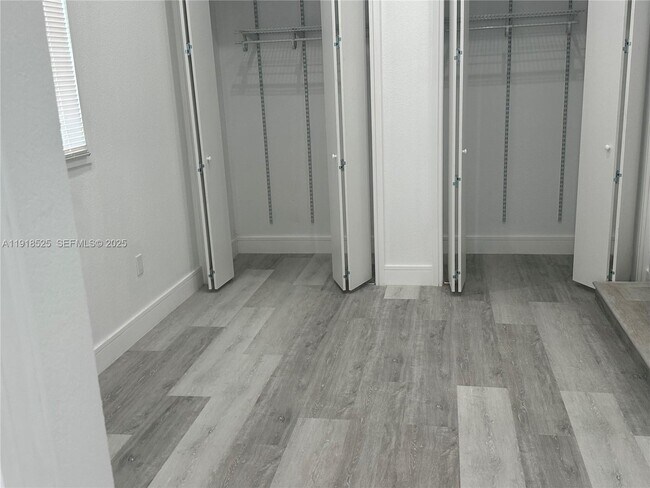 Building Photo - 1308 NW 13th Ct