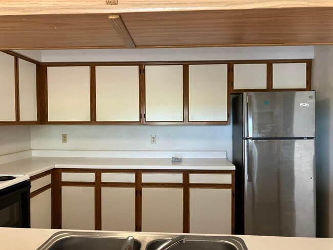 More cabinets! - 3930 S Roosevelt Blvd