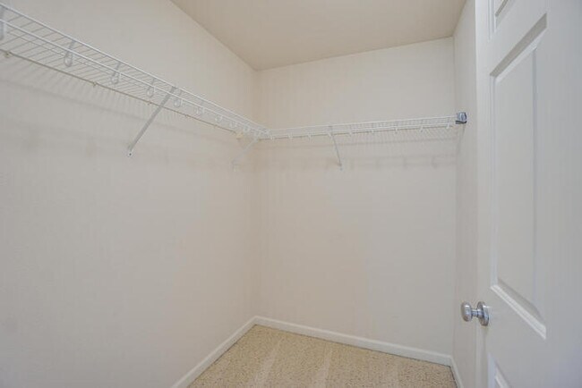 Building Photo - BEAUTIFUL THREE BEDROOM HOME IN VANCOUVER