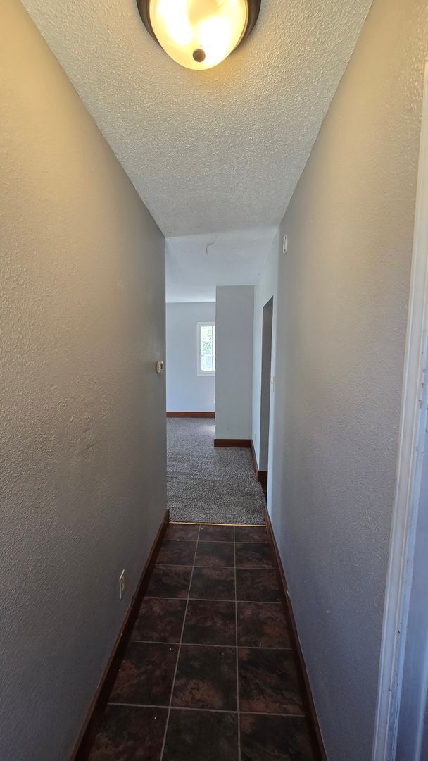 Building Photo - Charming 1 Bedroom Home with Large Yard & Garage