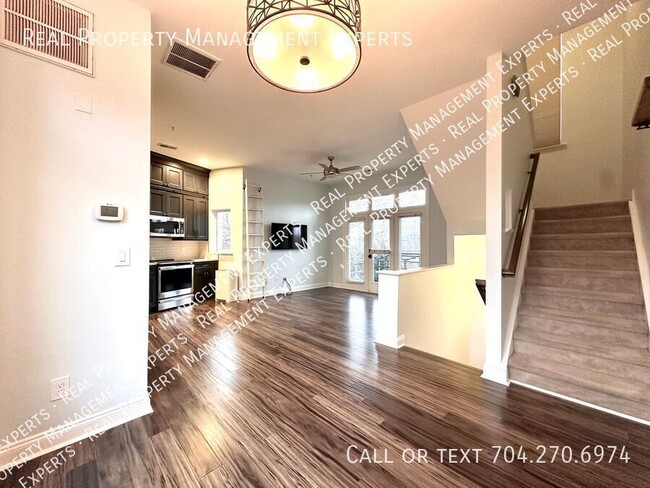 Building Photo - Charming 2BR/2BA Condo in Charlotte!