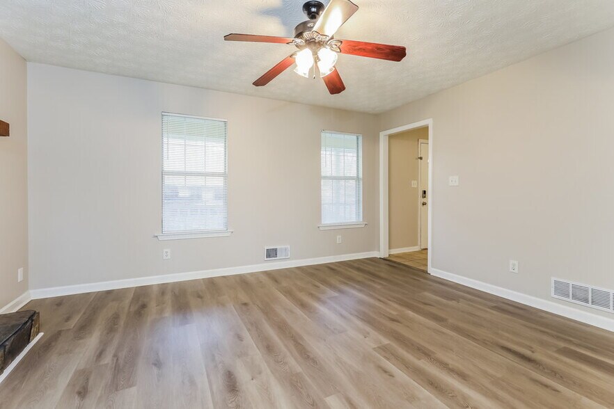 Building Photo - 320 Laurel Ln