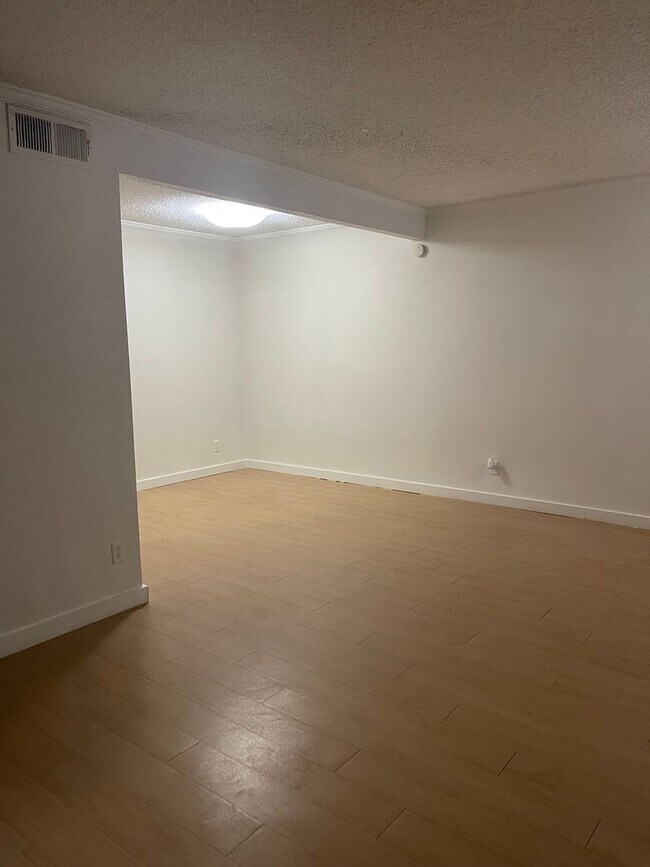 Interior Photo - Kensington Court