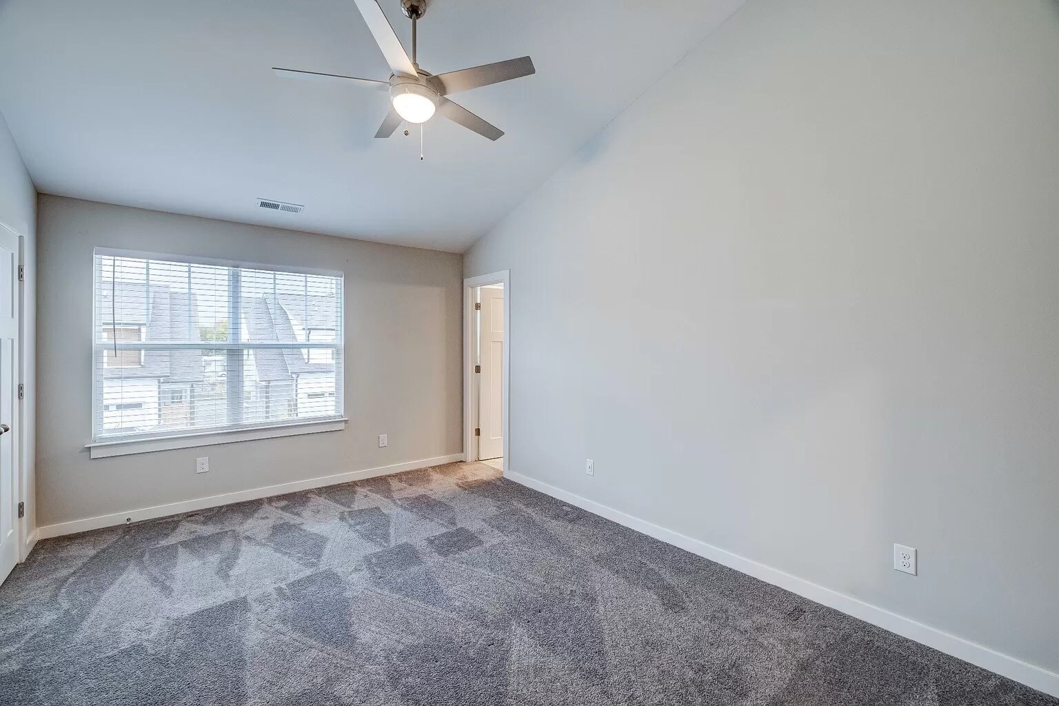 Building Photo - 2129 Bayport Ave