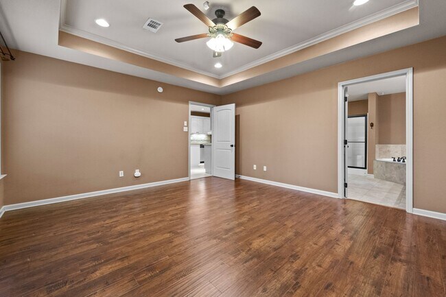 Building Photo - 2009 Ingleside Dr