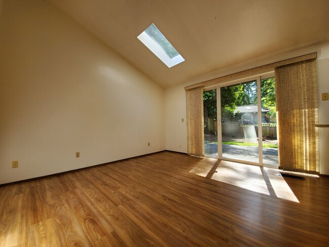 Building Photo - Prime Redmond Rambler 3 Bed/Large Yard