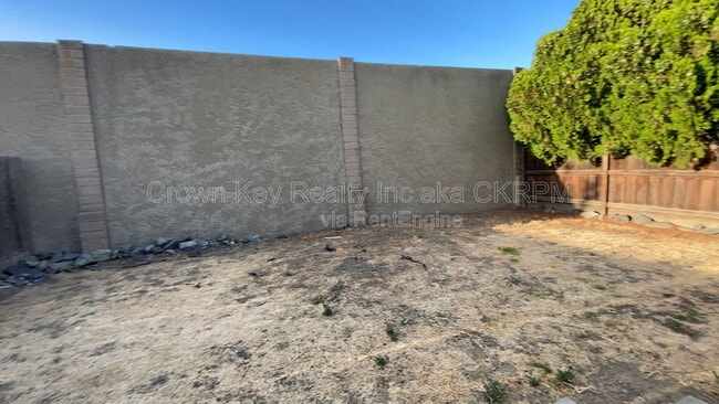 Building Photo - 435 Hawthorne Dr