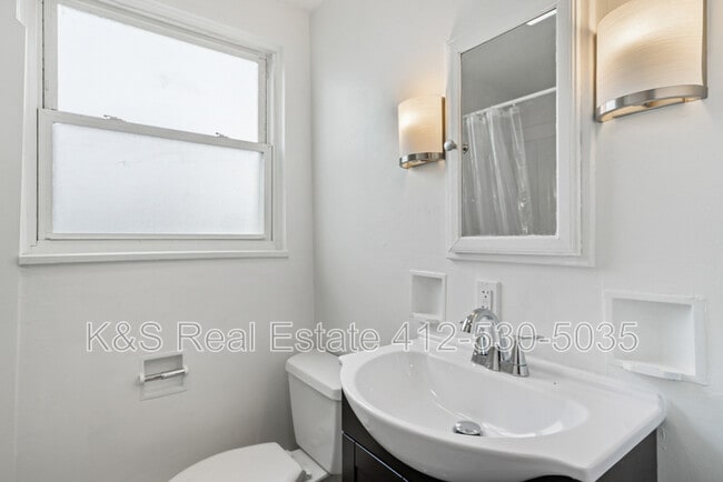 Building Photo - 5034 Ampere St