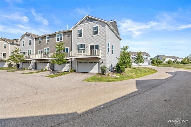 Building Photo - 1097 Moraine Dr