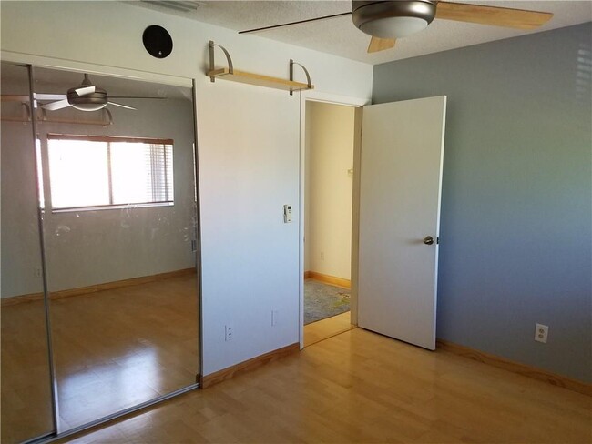 Building Photo - 1159 SE 6th Ct