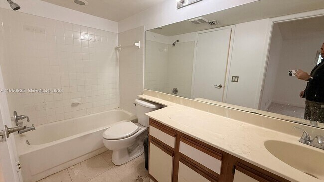 Building Photo - 5612 Rock Island Rd