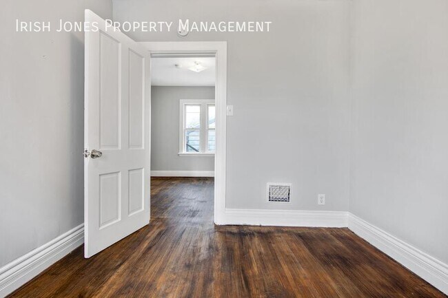 Building Photo - 104 Grote St