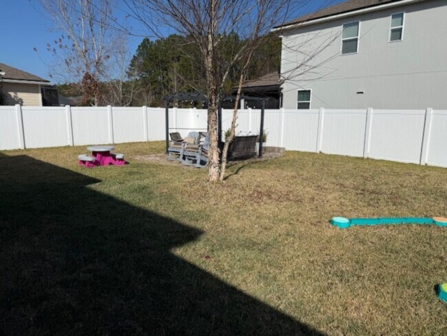 Building Photo - Like New 4/2.5 St. Augustine