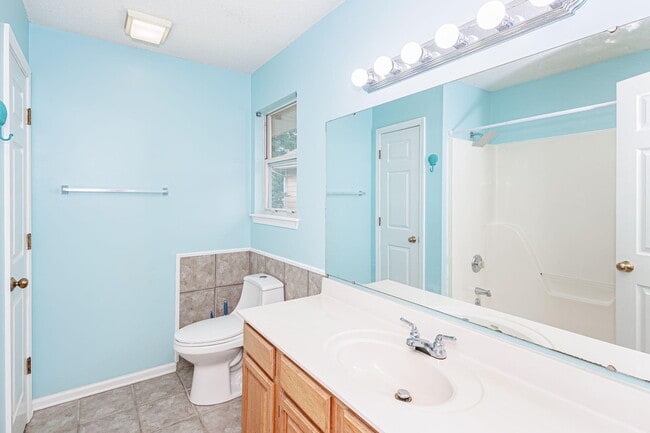Building Photo - 3804 Larkspur Ct