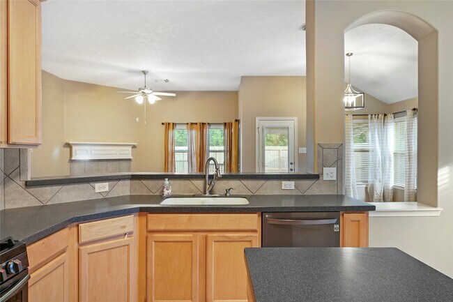 Building Photo - 6903 Summer Bridge Ln