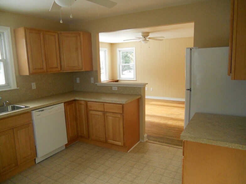 Building Photo - 2037 Terrace Drive