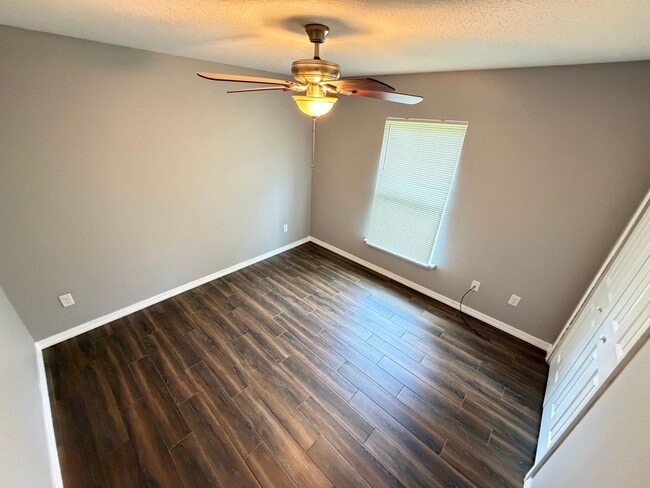 Building Photo - AWESOME 3/2 w/ office HOME in Deltona! You need to check this out!