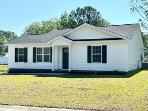 Building Photo - 2014 Phoenix Dr
