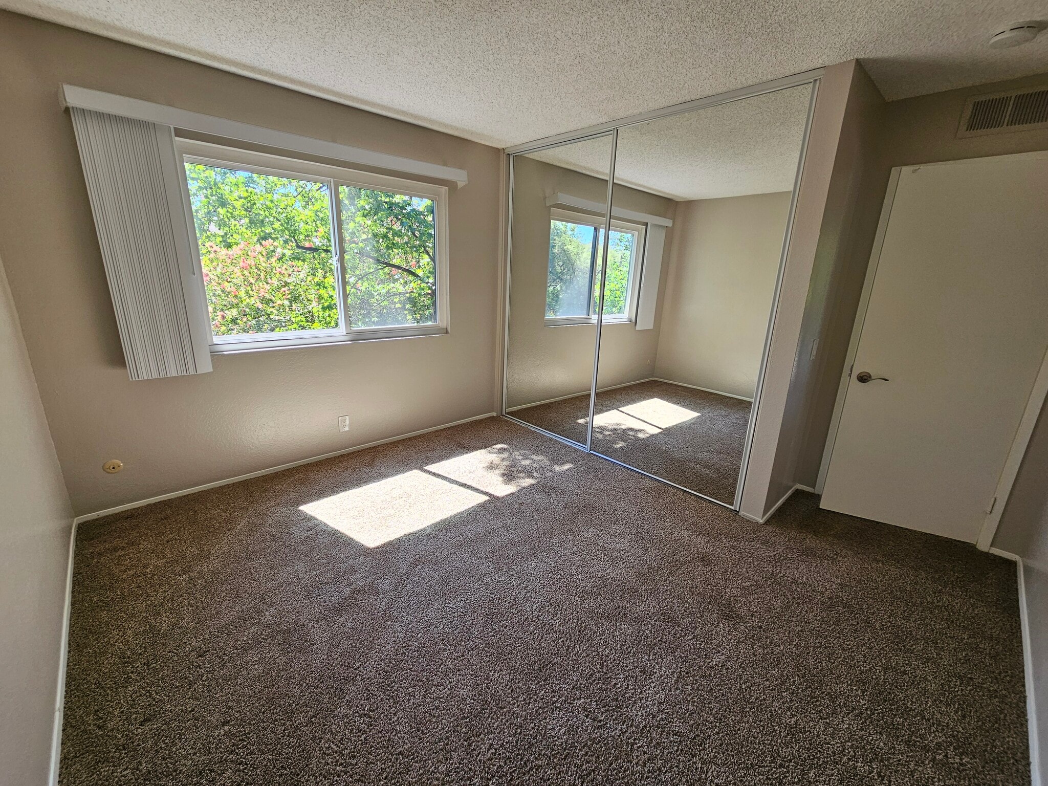 Building Photo - 2157 Arnold Way