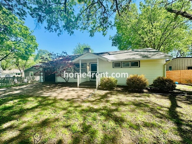 Building Photo - Charming Ranch Style, Prairie Village Home w/ a Fenced Yard, Updated Baths, and All Appliances In...