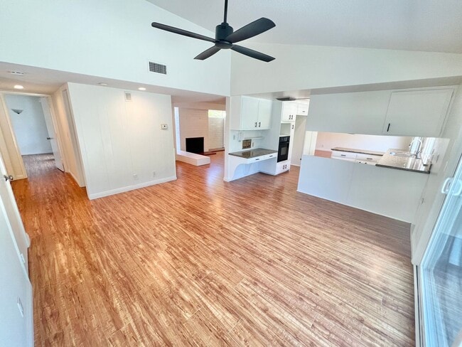 Building Photo - Spacious 3BR Single-Story Residence | Central Air, Fireplace, Private Backyard Retreat